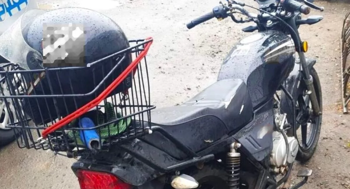 Miał dożywotni zakaz, był nietrzeźwy, a motorower nie był zarejestrowany