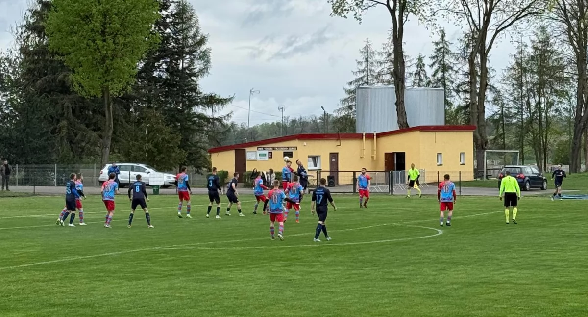 Wynik gorszy od gry? Wysoka wygrana lidera A-klasy
