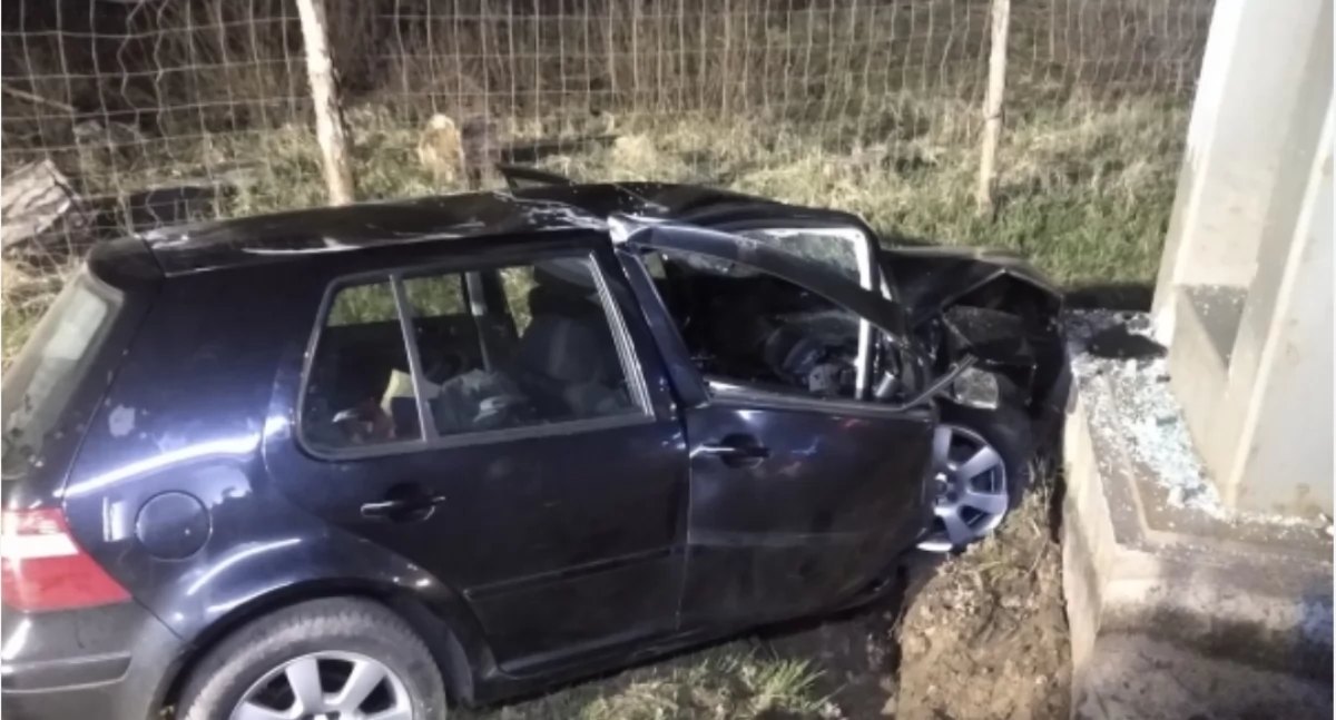 Pijany 36-latek wjechał w słup. Miał dwa promile