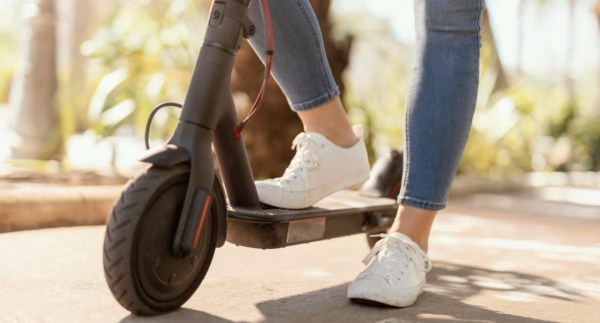 Hulajnoga elektryczna a rower elektryczny – co wybrać?
