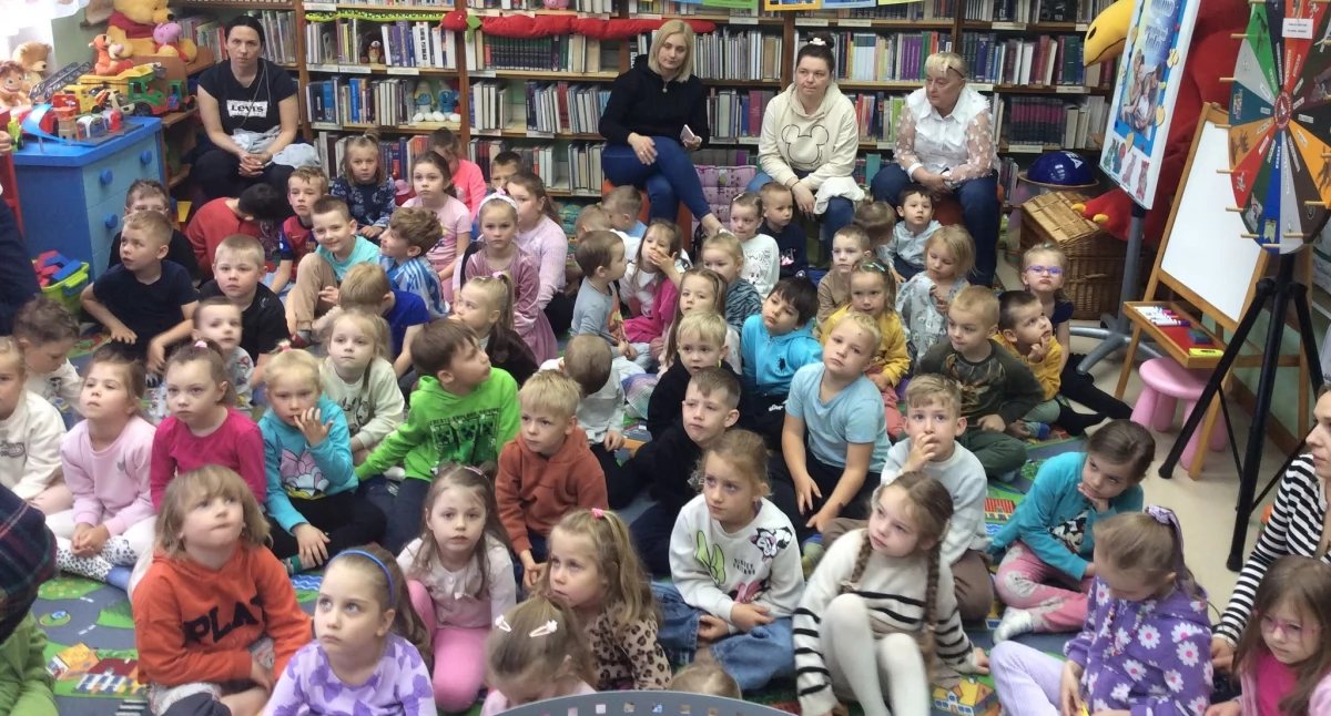 Stella i Pikuś lubią w bibliotece być! [GALERIA]