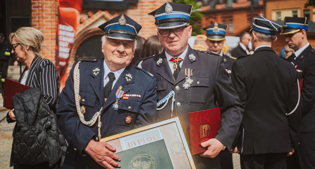 Wręczono nowy sztandar dla OSP z okazji 80-lecia jednostki [GALERIA]