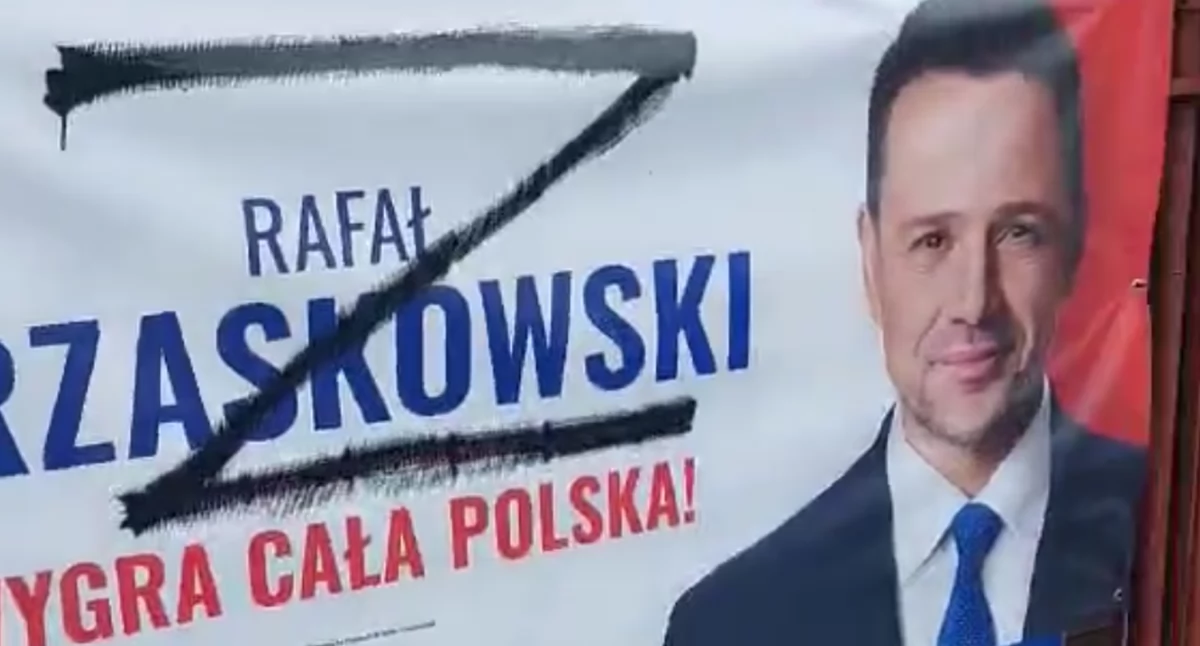 Policja zidentyfikowała osobę podejrzaną o niszczenie banerów Trzaskowskiego
