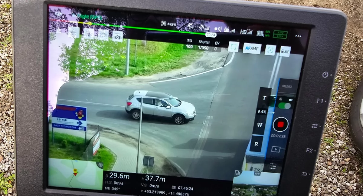 Policjanci znowu latali nad skrzyżowaniem w Pniewie