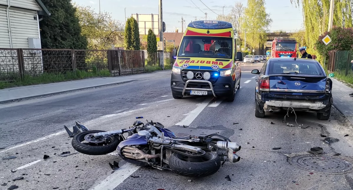 Kolejny pożar samochodu i motocyklista w szpitalu