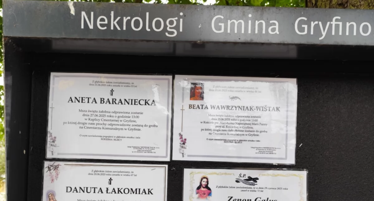 Zdjęli stare nekrologi, a nowe zapełniły całą tablicę 