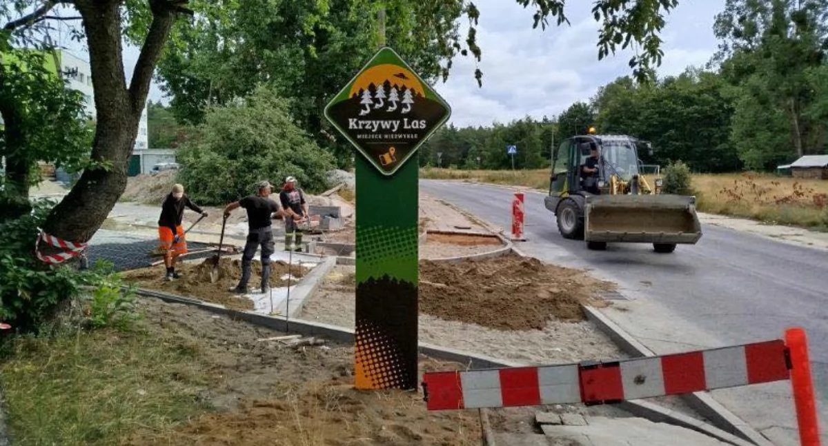 Gmina chwali się parkingiem przy Krzywym Lesie