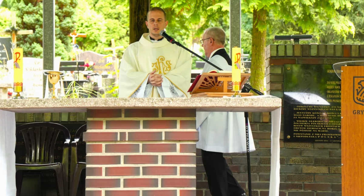 Msza polowa i odsłonięcie tablicy ku pamięci zabitych na Wołyniu i w Małopolsce Wschodniej [GALERIA]
