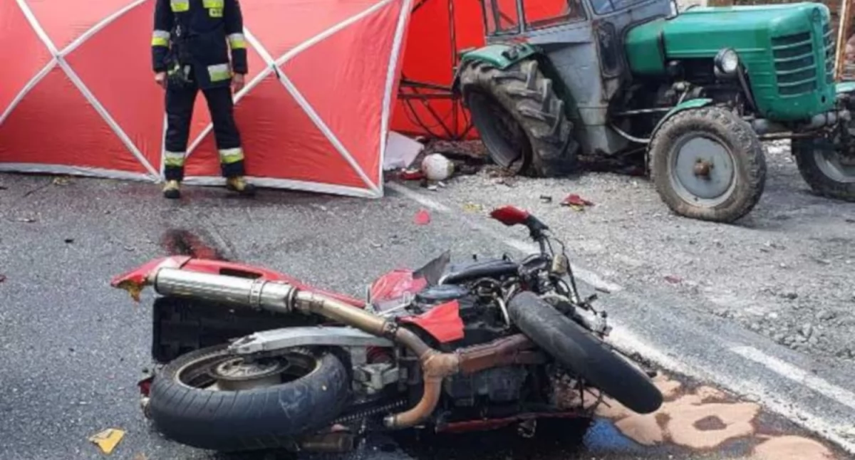Motocyklista zderzył się z ciągnikiem rolniczym