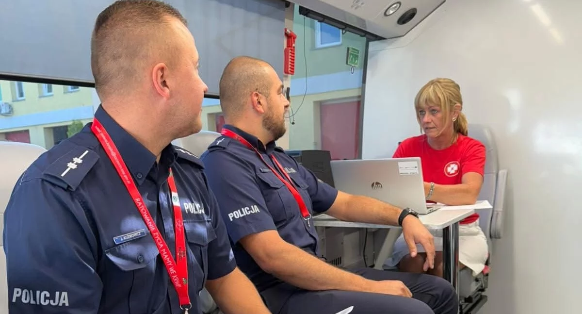 Gryfińscy policjanci i strażacy oddali krew [GALERIA]