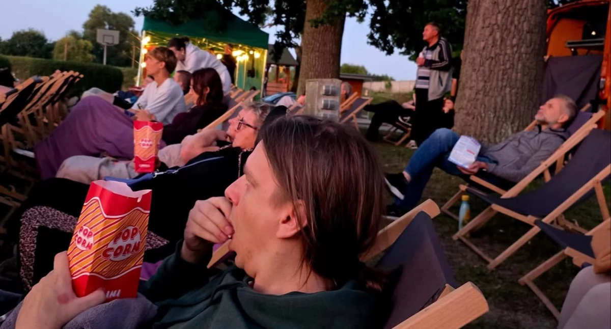 W Bartkowie oglądali filmy pod chmurką [ZDJĘCIA]