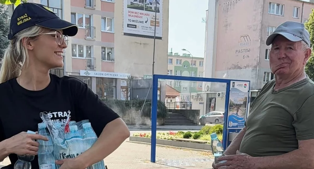 Ładna i miła pani rozdawała wodę [GALERIA]