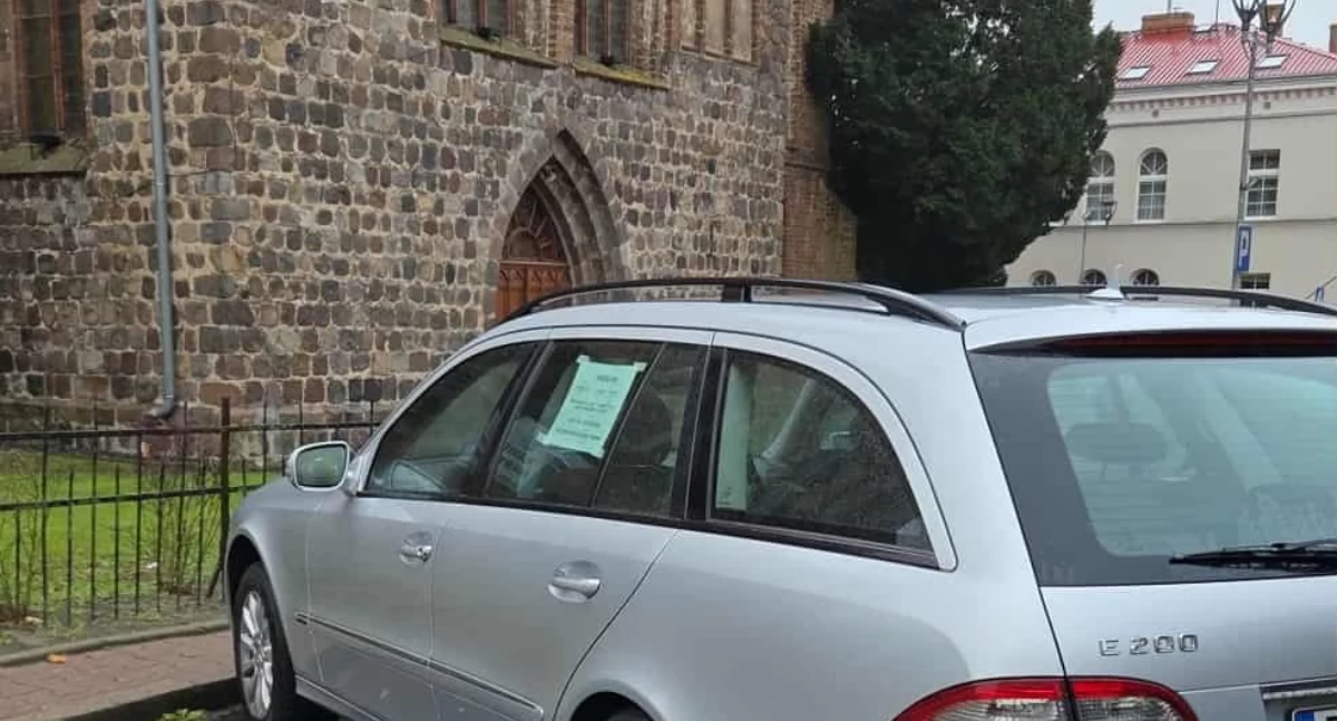 LIST DO REDAKCJI: Porobili sobie dzikie komisy na parkingach w centrum miasta [GALERIA]