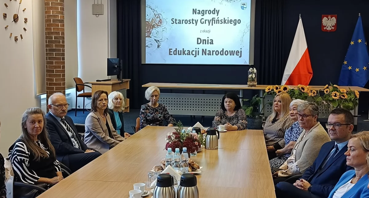 Starostwo nagrodziło nauczycieli