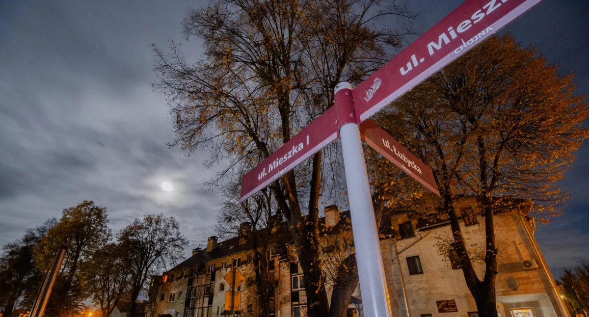 Koniec ciemności na ul. Mieszka I [ZDJĘCIA]