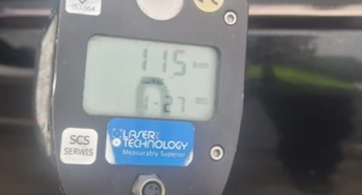 Pędził 115 km/h przez Pomorską. Stracił prawo jazdy, dostał 2000 zł mandatu i 14 punktów karnych