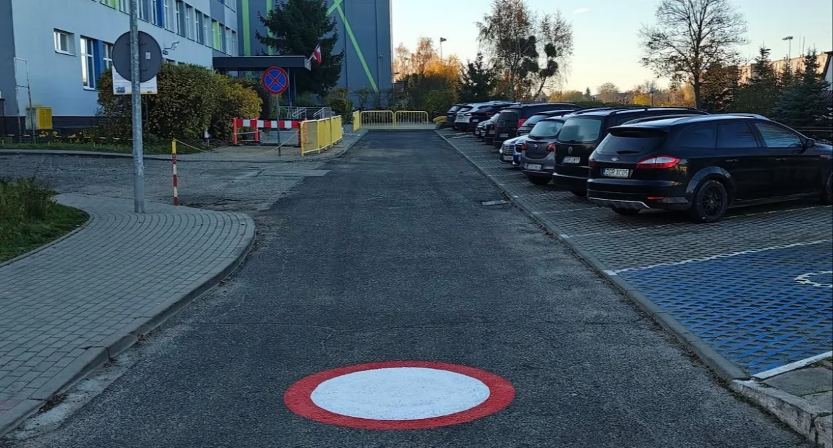Szkoła apeluje do rodziców o... przestrzeganie przepisów