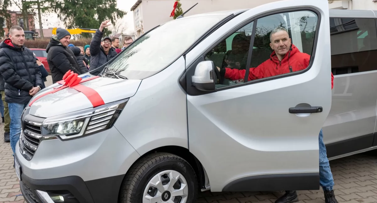 Wspólnym wysiłkiem zakupili 9-osobowego busa [GALERIA]