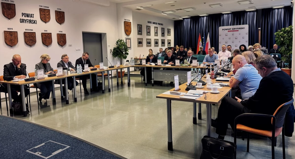 Jakimi sprawami zajmowali się radni na ostatniej sesji Rady Powiatu?