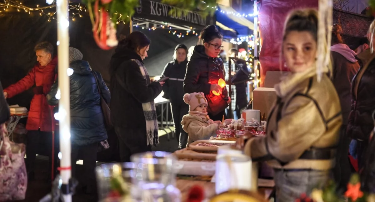 W Baniach odbył się Wieczorny Jarmark Bożonarodzeniowy [GALERIA]
