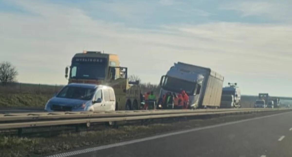 Troje uczestników dzisiejszego wypadku wymagało pomocy medycznej