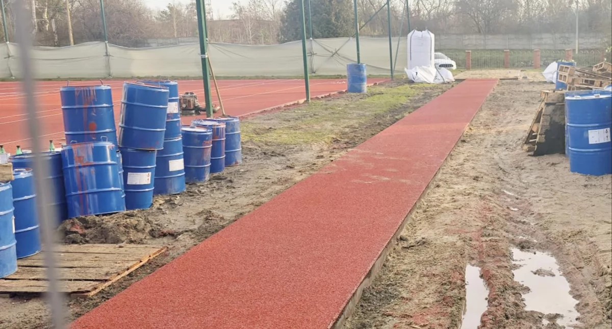 Modernizują szkolne boisko