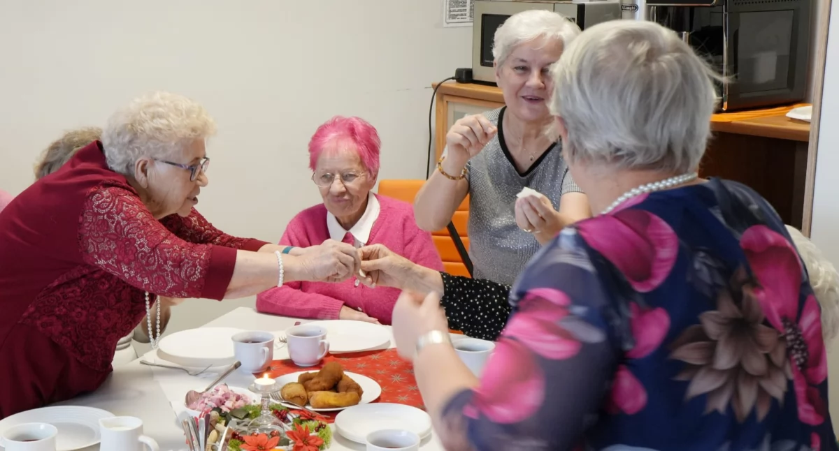 Seniorzy przełamali się opłatkiem [GALERIA]