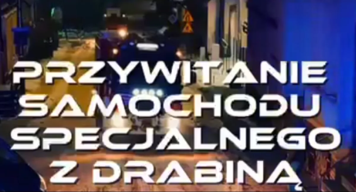 Cała społeczność przywitała nowy samochód specjalny z drabiną mechaniczną [WIDEO]