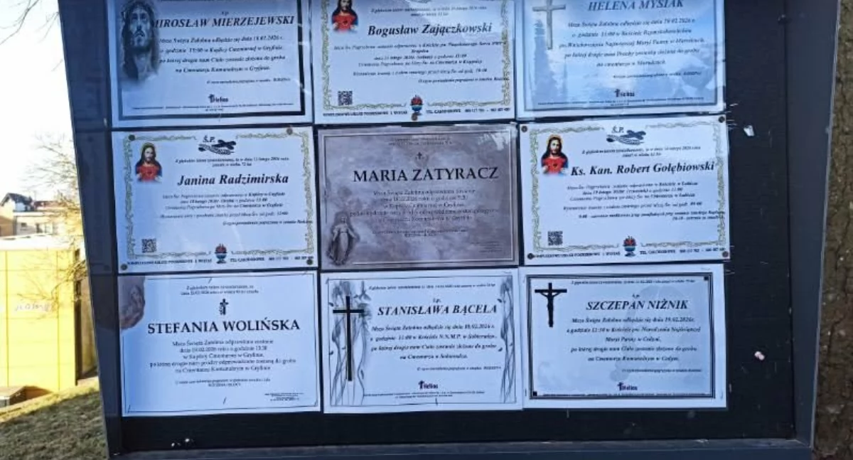 Trzeba było ściągnąć nekrologi, by powiesić nowe