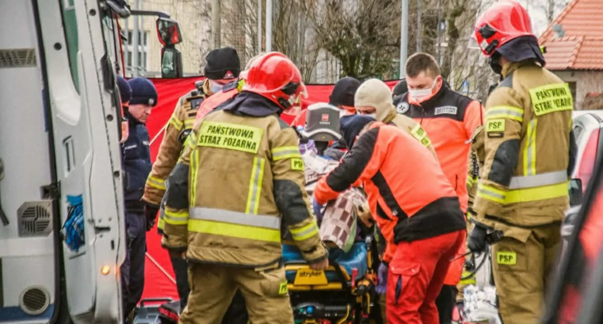 Strażacy i medycy uratowali życie 45-letniego mieszkańca Łubnicy