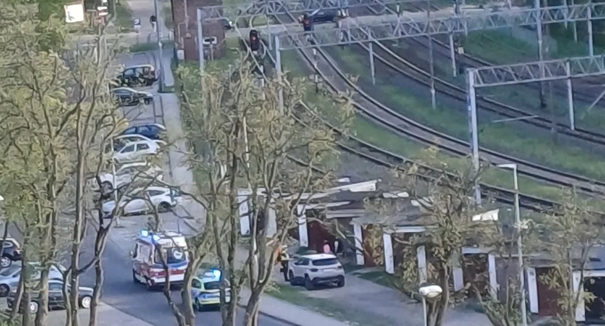 Wjeżdżając do garażu przejechała mężczyznę [WIDEO]