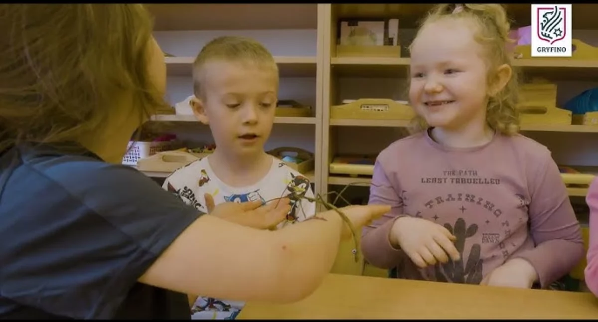 Przedszkolaki budowały domki dla owadów [WIDEO]