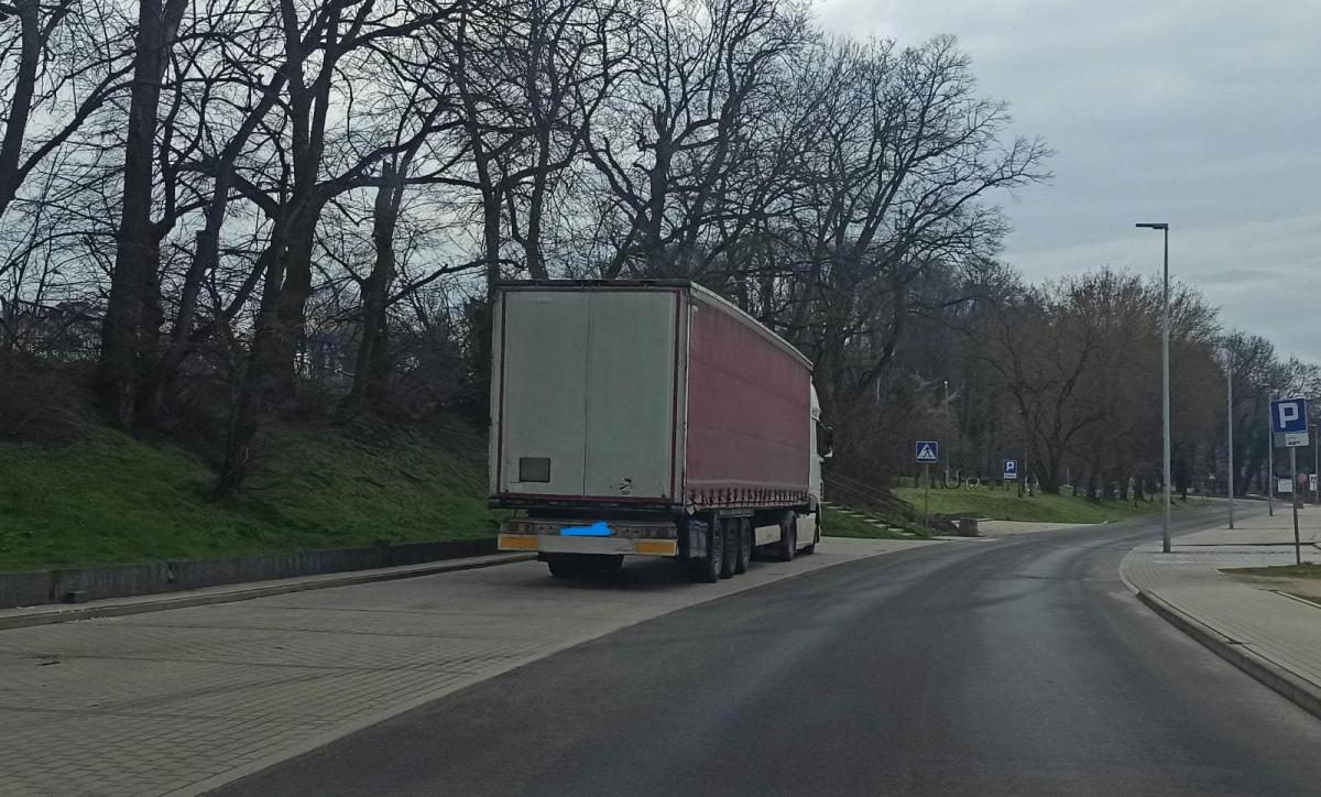 LIST DO REDAKCJI. To mogą, czy nie mogą tu stawać?
