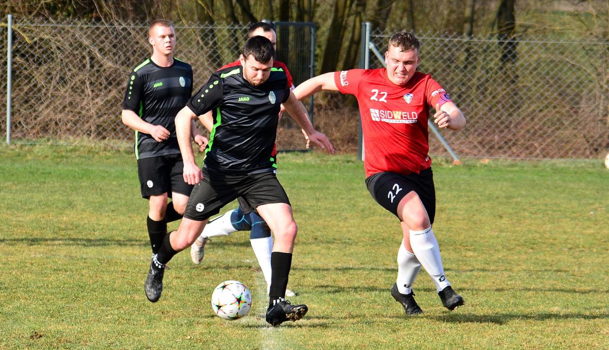 Łabędź potrafi zaskoczyć! Kolejne derby dla Grota [WYNIKI]