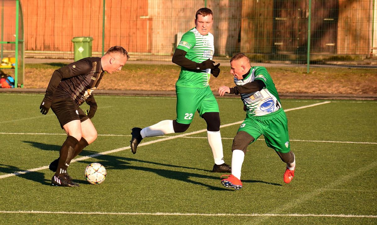 Wicher zagra derby z Grotem na boisku w Steklnie!