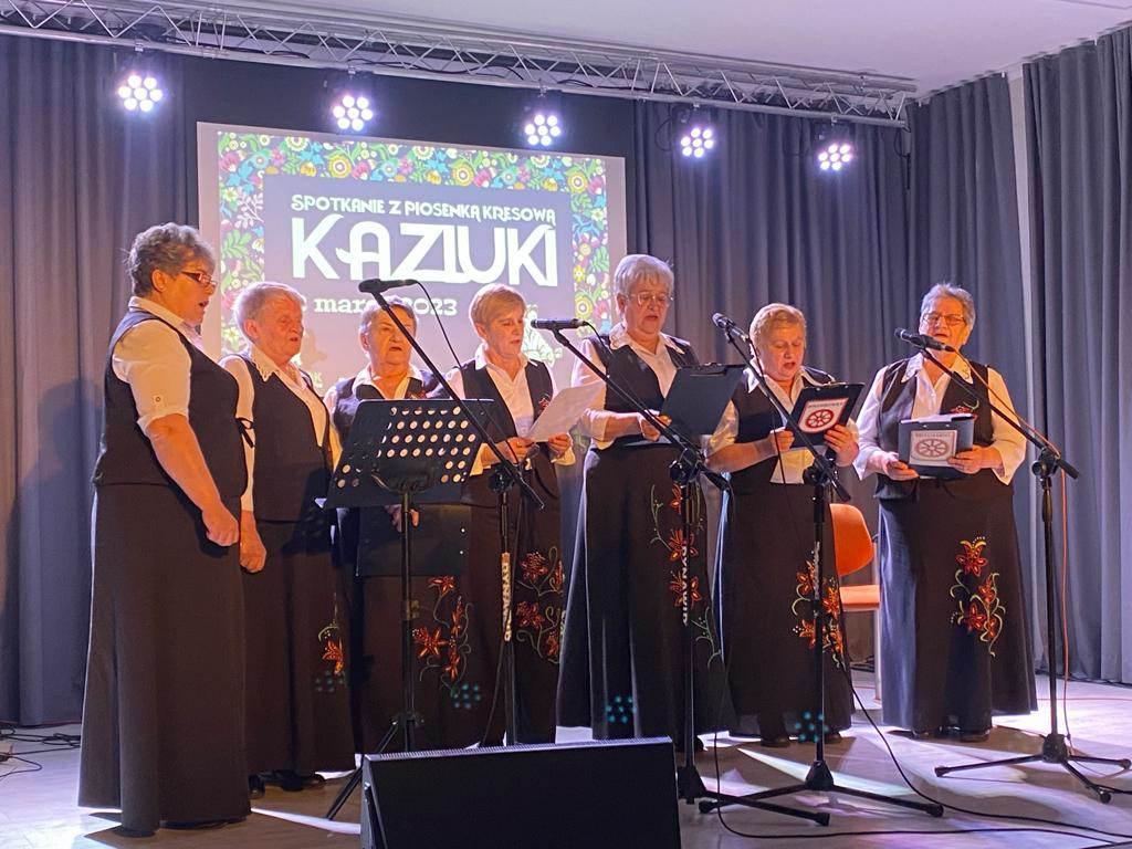 Śpiewali piosenki Kresowe. Tak jak na jarmarku odpustowym w Wilnie! [GALERIA]