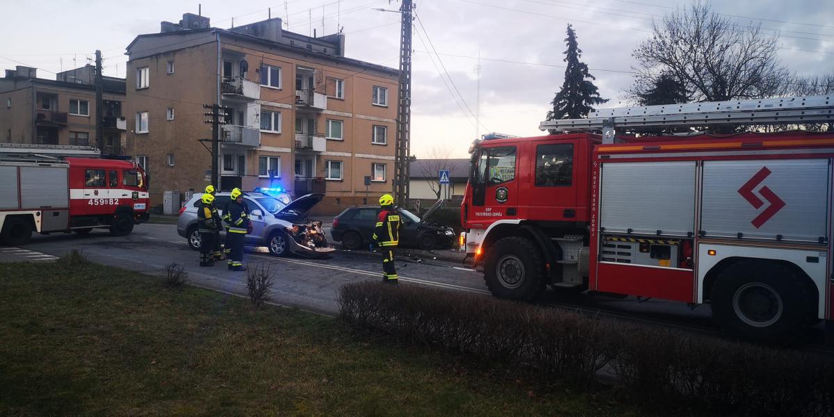 Kierowca chryslera wymusił pierwszeństwo. 27-latka trafiła do szpitala [GALERIA]