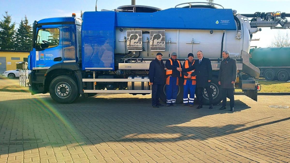 PUK będzie woził się Elephantem