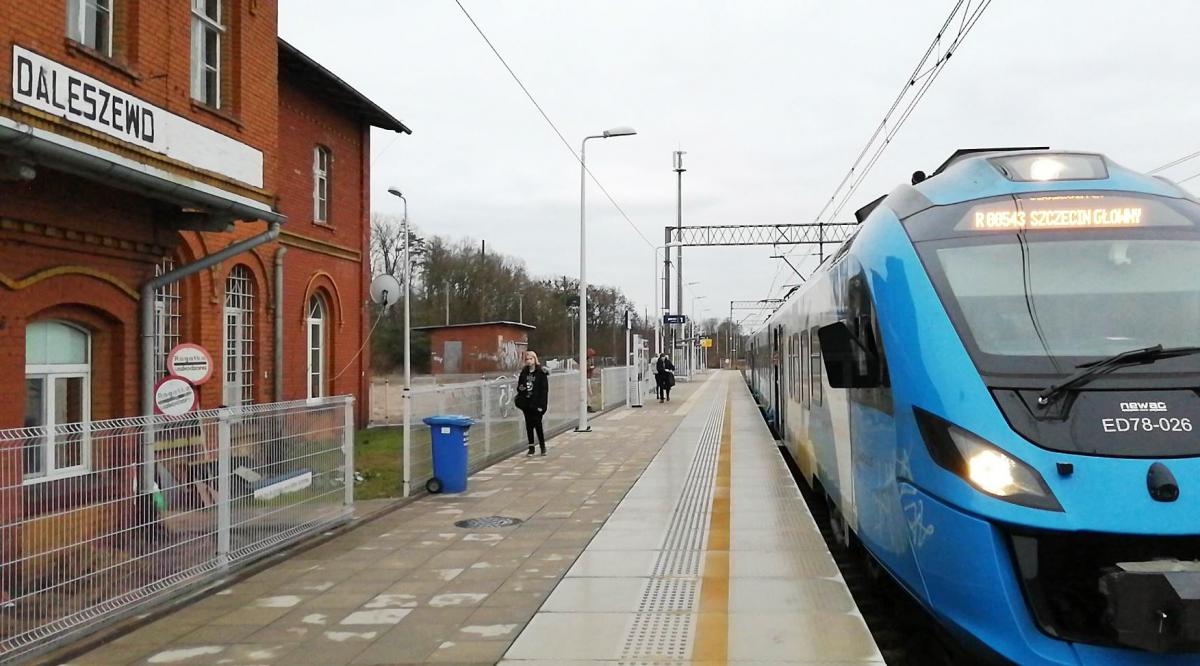 Znowu utknął na stacji...
