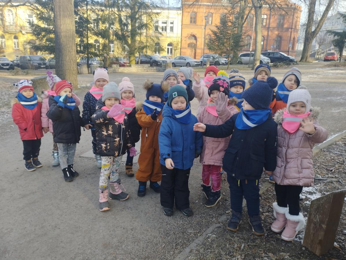 Przedszkolaki dokarmiały ptaki [GALERIA]
