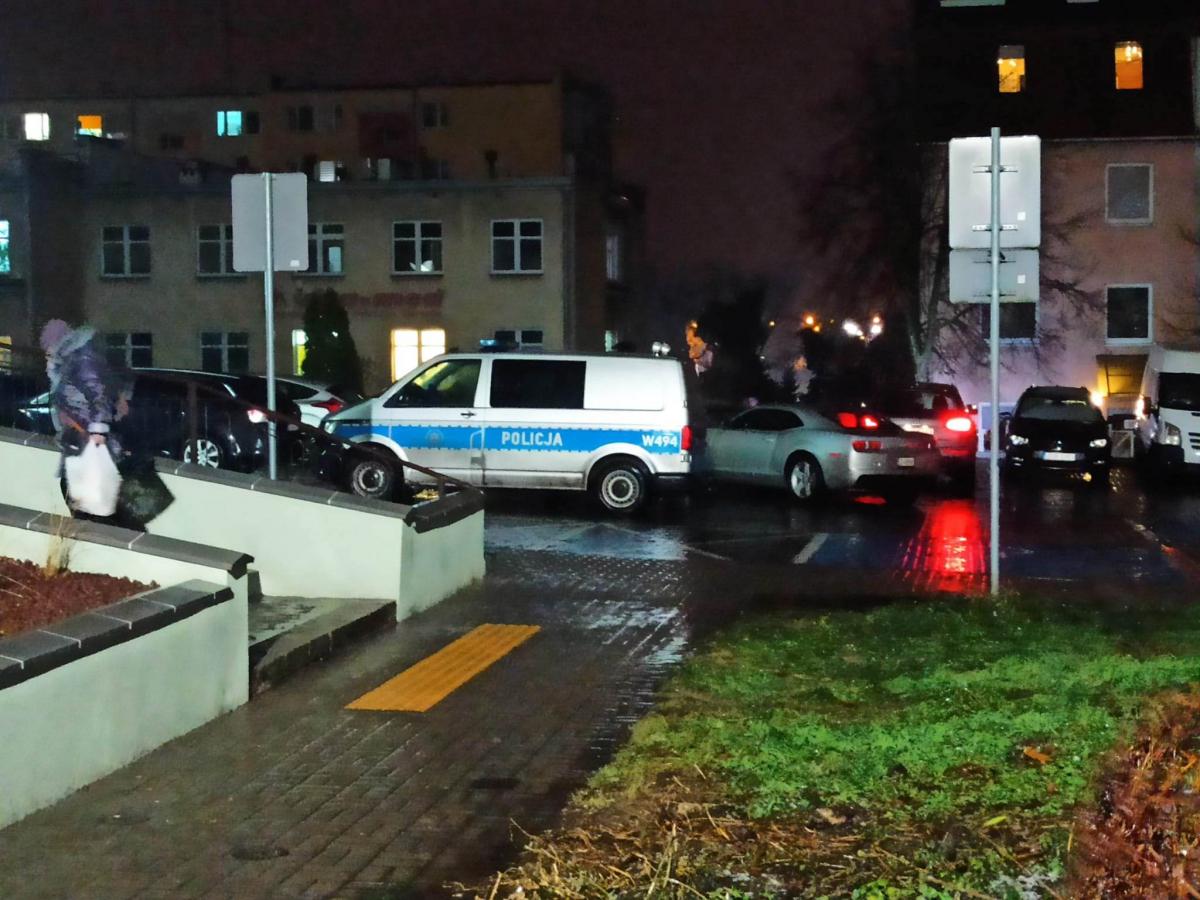 Kolizja dwóch samochodów koło starostwa