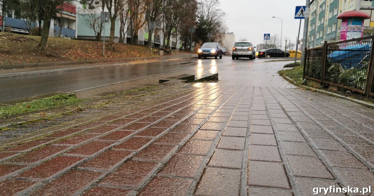 Uważajcie na siebie! Gołoledź na chodnikach