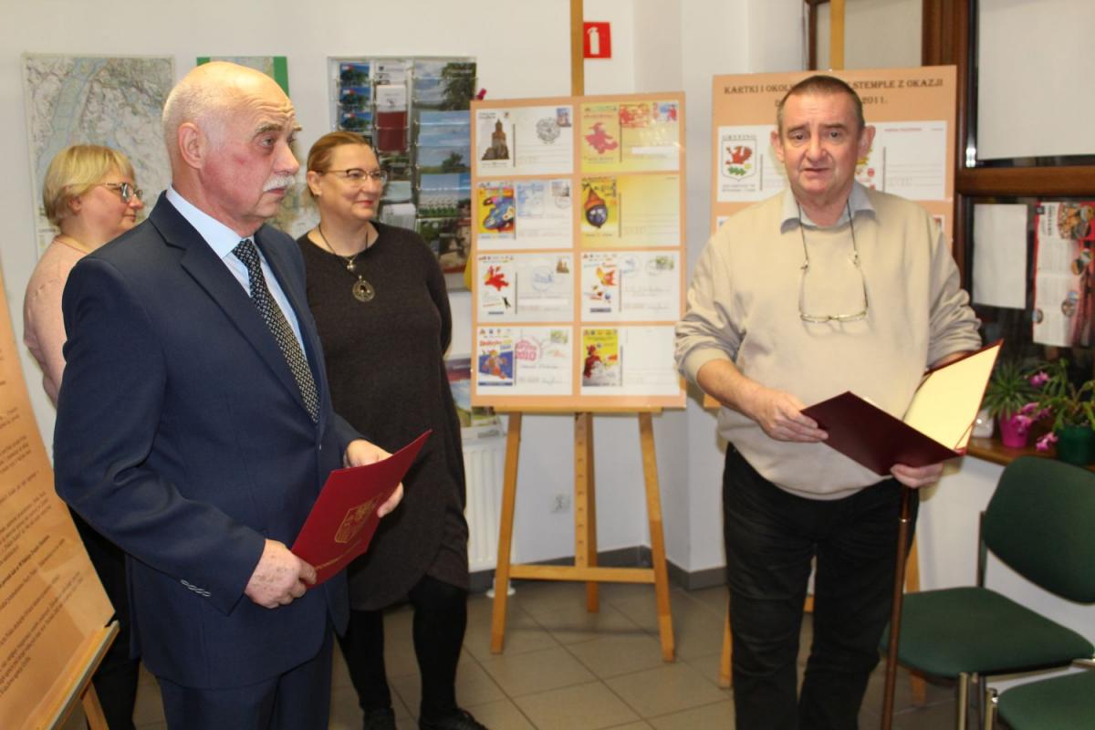 Historia zapisana w pocztówkach. Miał ich blisko dwa tysiące!