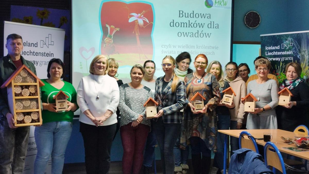 Uczyli się budować... domki dla owadów [GALERIA]
