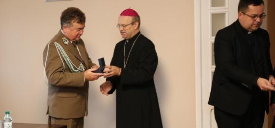 Andrzej Szelążek z Różą św. Teresy