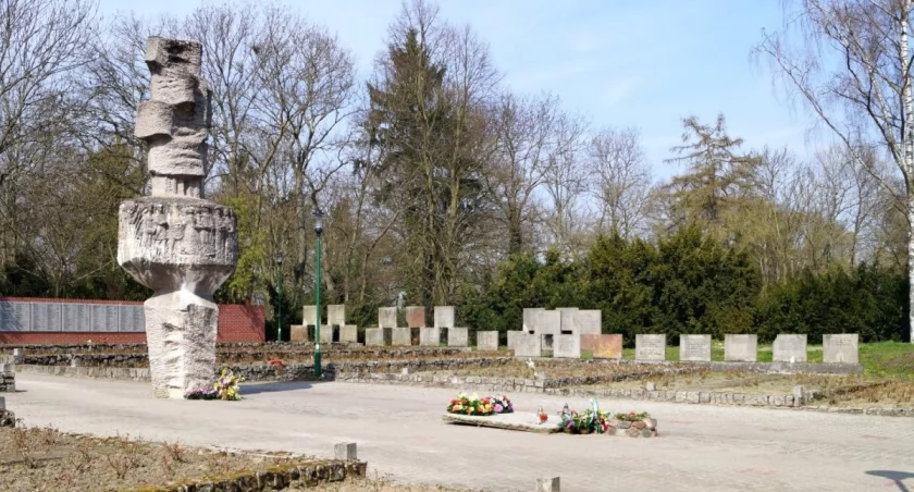 Na cmentarz radziecki w Gryfinie sprowadzano zwłoki żołnierzy z całego województwa