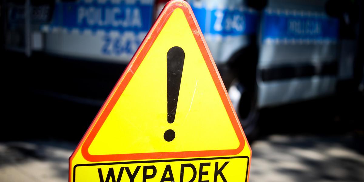 Wypadek. Peugeot uderzył w peugeota