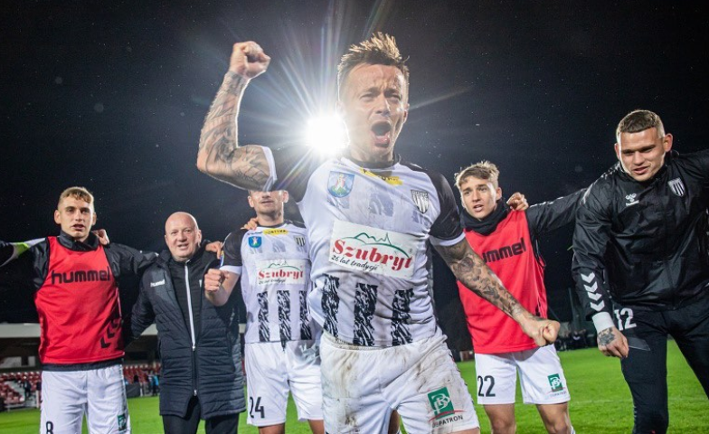 Łukasz Kosakiewicz w drodze na Stadion Narodowy!