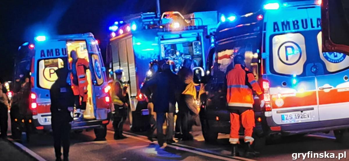 Potrącił grupę pieszych. Dwie osoby są nieprzytomne