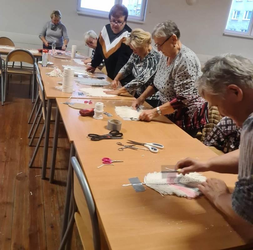 Warsztaty rękodzielnicze dla seniorów [GALERIA]